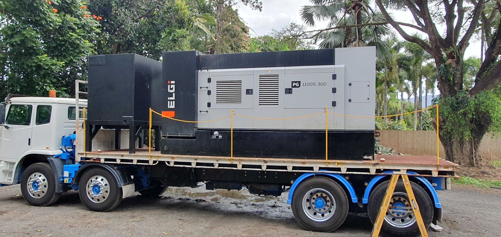 Iveco support truck HV-09 carrying a large ELGi air compressor